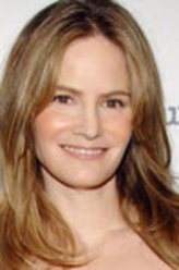 詹妮弗·杰森·李（詹妮弗·杰森·李饰演）