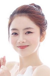 何朵朵（谭松韵饰演）