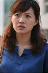 顾晓华（董稚饰演）